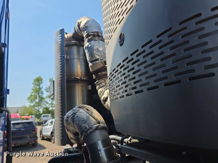 image for item EF3800 2013 Mack LEU612 refuse truck