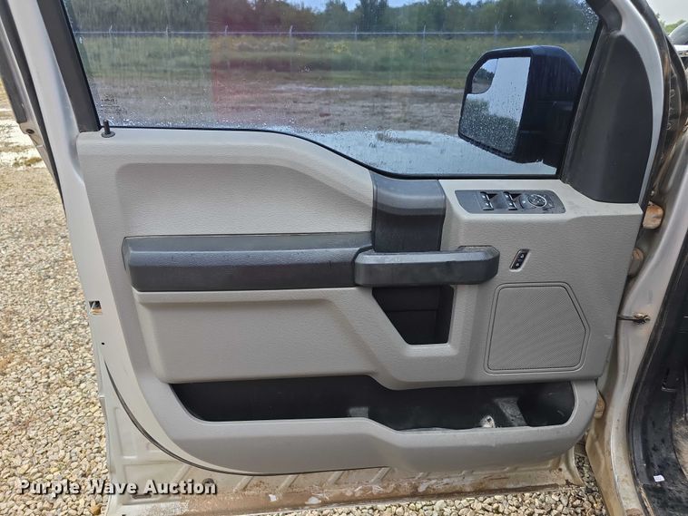 image for item EF3865 2016 Ford  F150 XL SuperCrew pickup truck