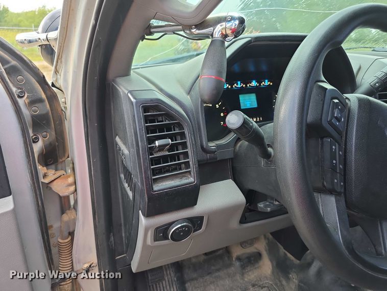 image for item EF3865 2016 Ford  F150 XL SuperCrew pickup truck