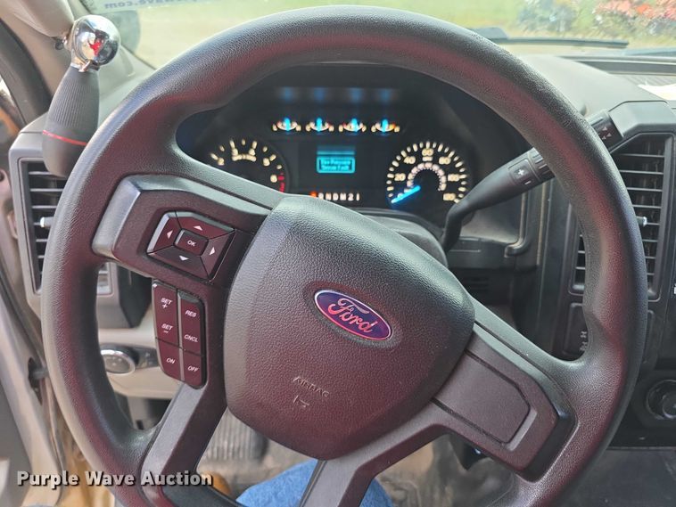 image for item EF3865 2016 Ford  F150 XL SuperCrew pickup truck