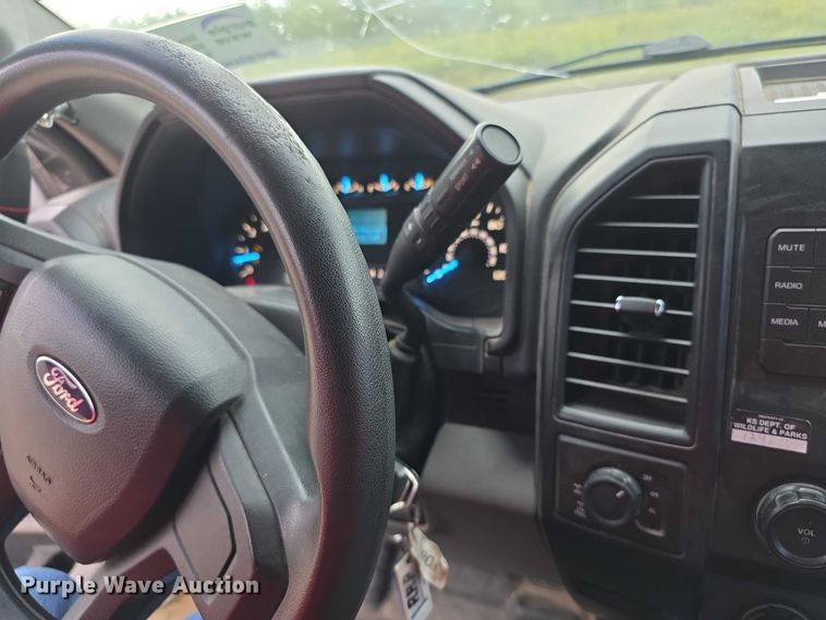 image for item EF3865 2016 Ford  F150 XL SuperCrew pickup truck