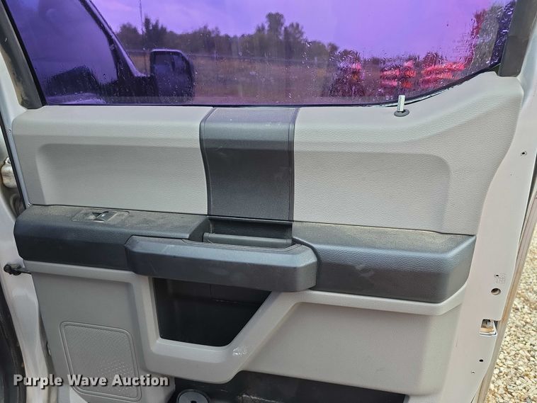 image for item EF3865 2016 Ford  F150 XL SuperCrew pickup truck