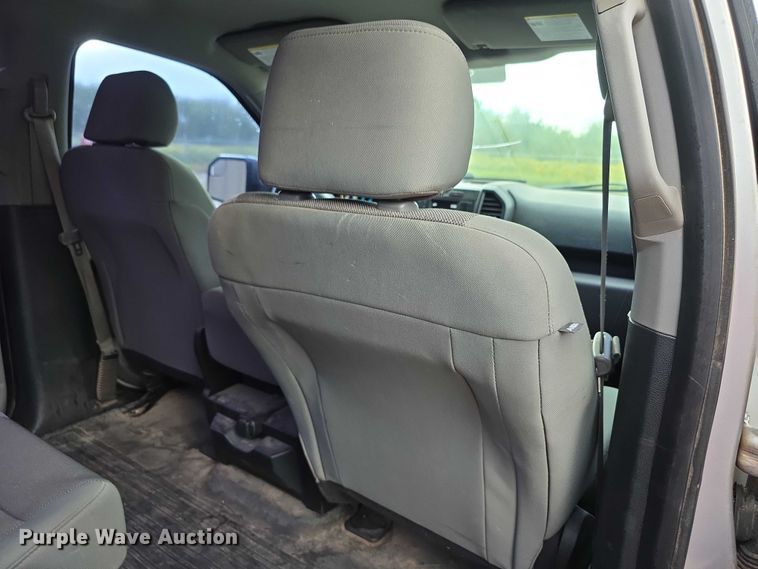 image for item EF3865 2016 Ford  F150 XL SuperCrew pickup truck