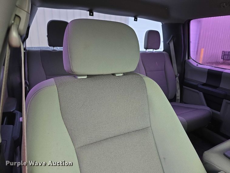 image for item EF3865 2016 Ford  F150 XL SuperCrew pickup truck