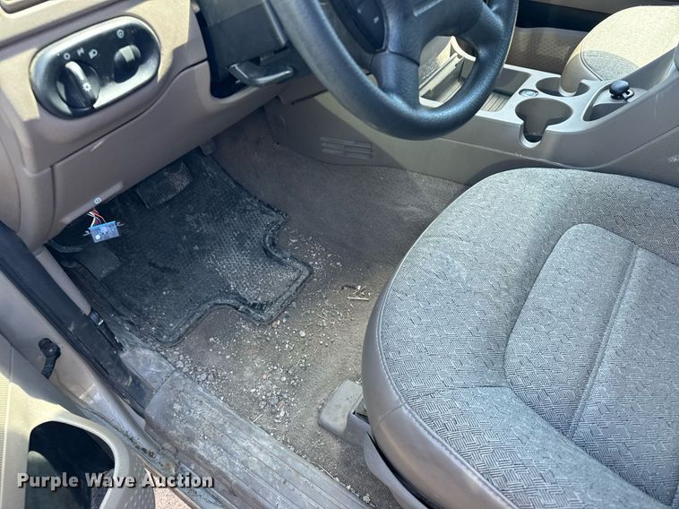 image for item EG6413 2005 Ford Explorer SUV