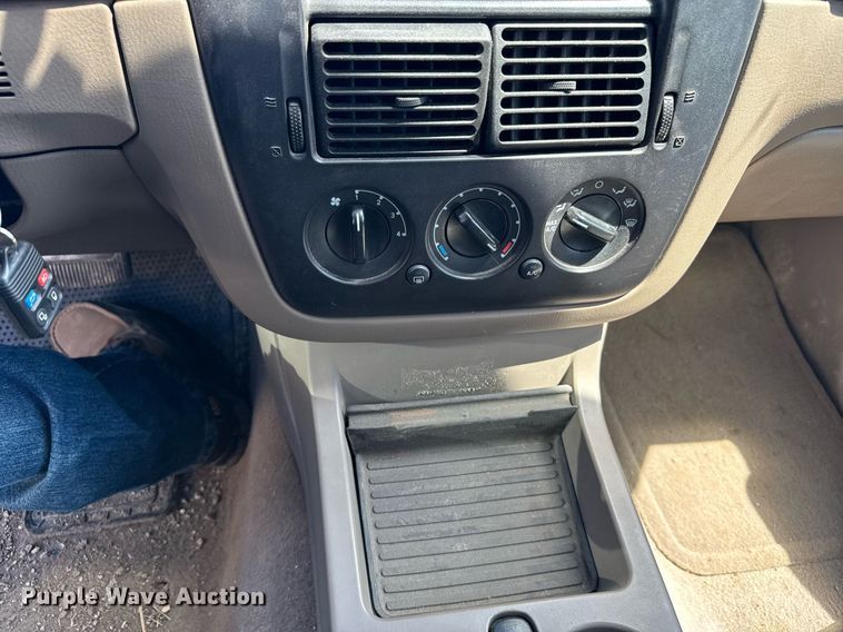 image for item EG6413 2005 Ford Explorer SUV