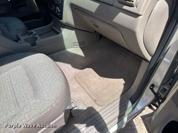 image for item EG6413 2005 Ford Explorer SUV