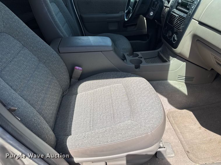 image for item EG6413 2005 Ford Explorer SUV