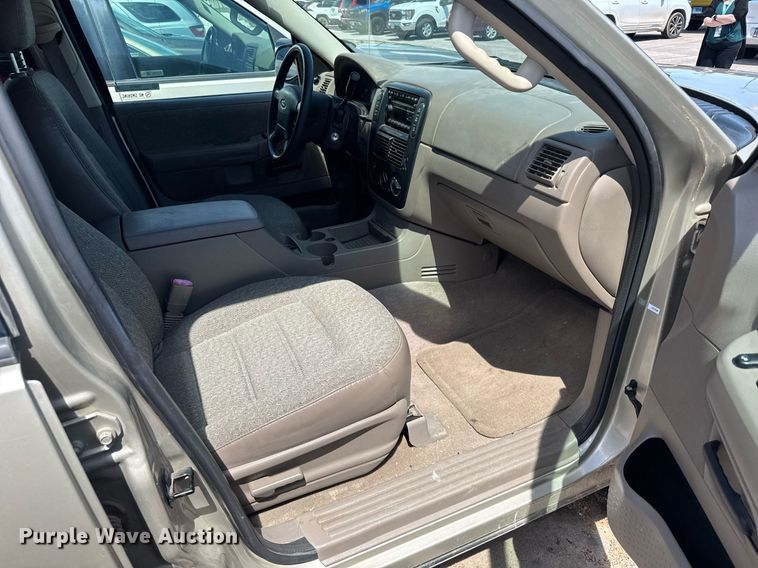 image for item EG6413 2005 Ford Explorer SUV