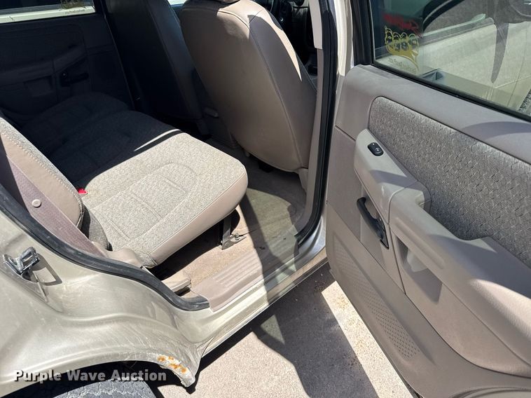 image for item EG6413 2005 Ford Explorer SUV