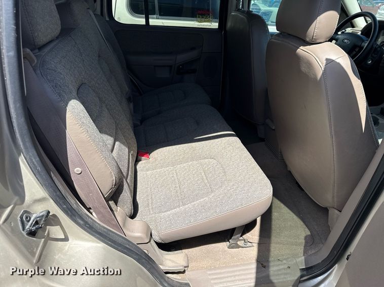image for item EG6413 2005 Ford Explorer SUV