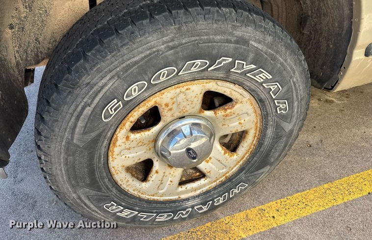 image for item EG6413 2005 Ford Explorer SUV