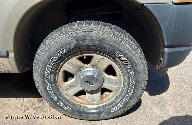 image for item EG6413 2005 Ford Explorer SUV