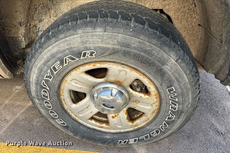 image for item EG6413 2005 Ford Explorer SUV