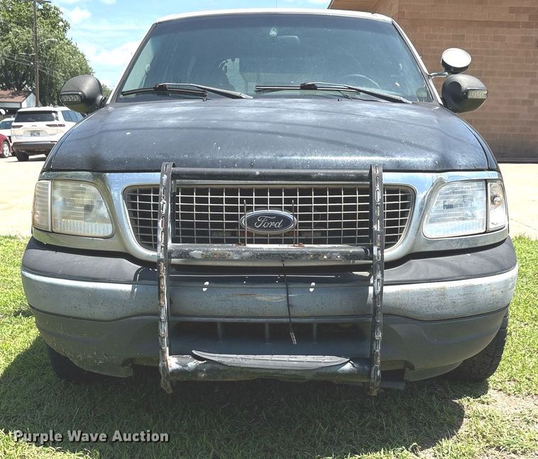 image for item EG8136 2001 Ford Expedition XLT SUV