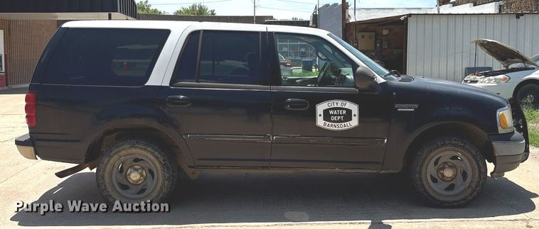 image for item EG8136 2001 Ford Expedition XLT SUV