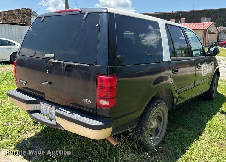 image for item EG8136 2001 Ford Expedition XLT SUV