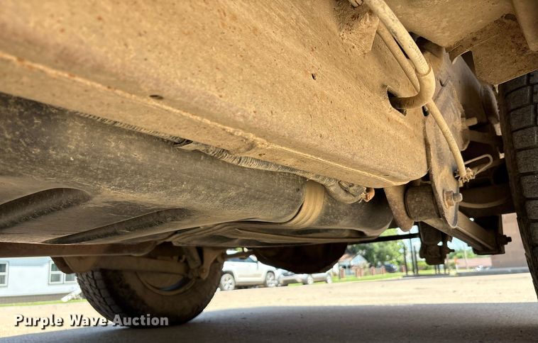 image for item EG8136 2001 Ford Expedition XLT SUV