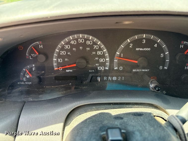 image for item EG8136 2001 Ford Expedition XLT SUV