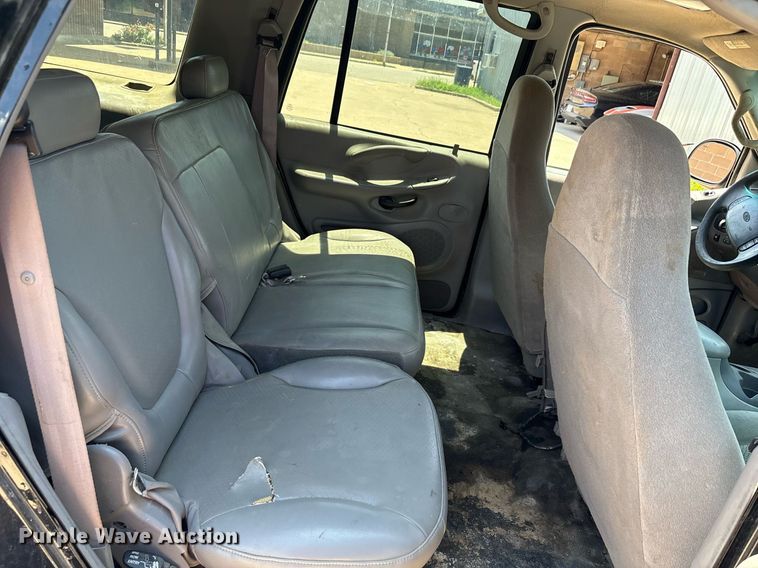 image for item EG8136 2001 Ford Expedition XLT SUV