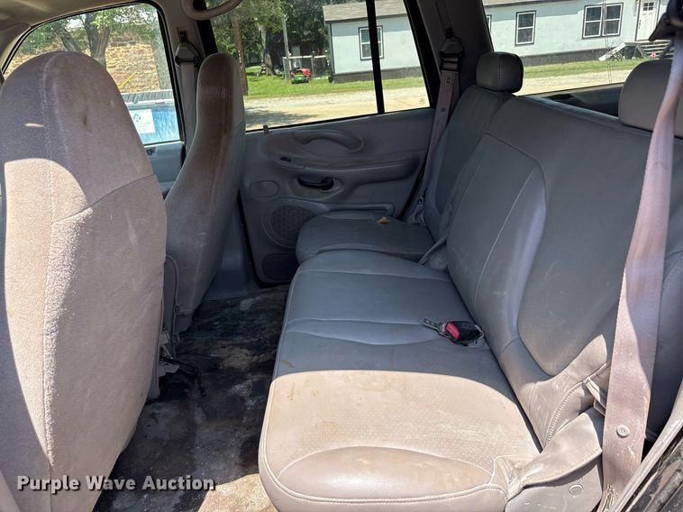 image for item EG8136 2001 Ford Expedition XLT SUV