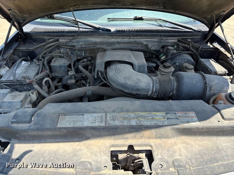 image for item EG8136 2001 Ford Expedition XLT SUV