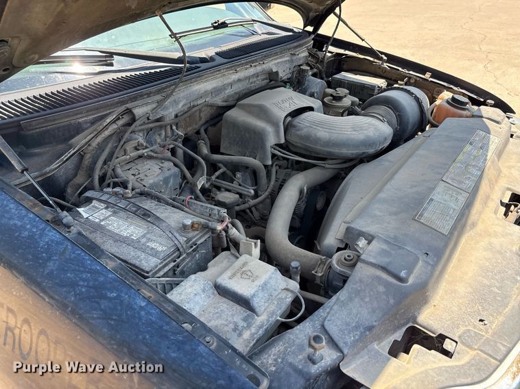 image for item EG8136 2001 Ford Expedition XLT SUV