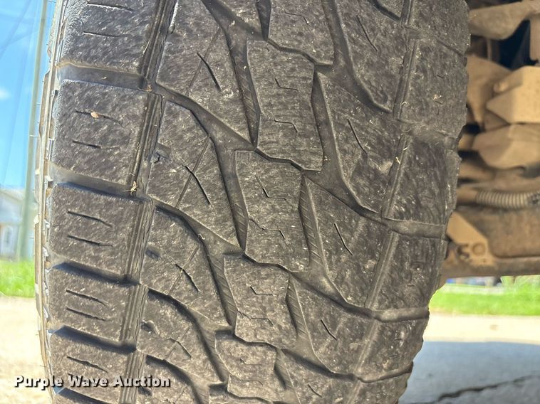 image for item EG8136 2001 Ford Expedition XLT SUV