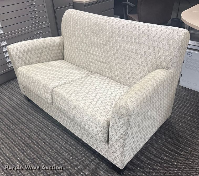 image for item EG8242 Couch