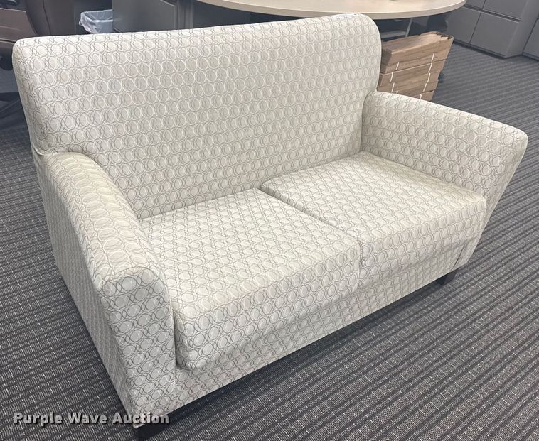 image for item EG8242 Couch