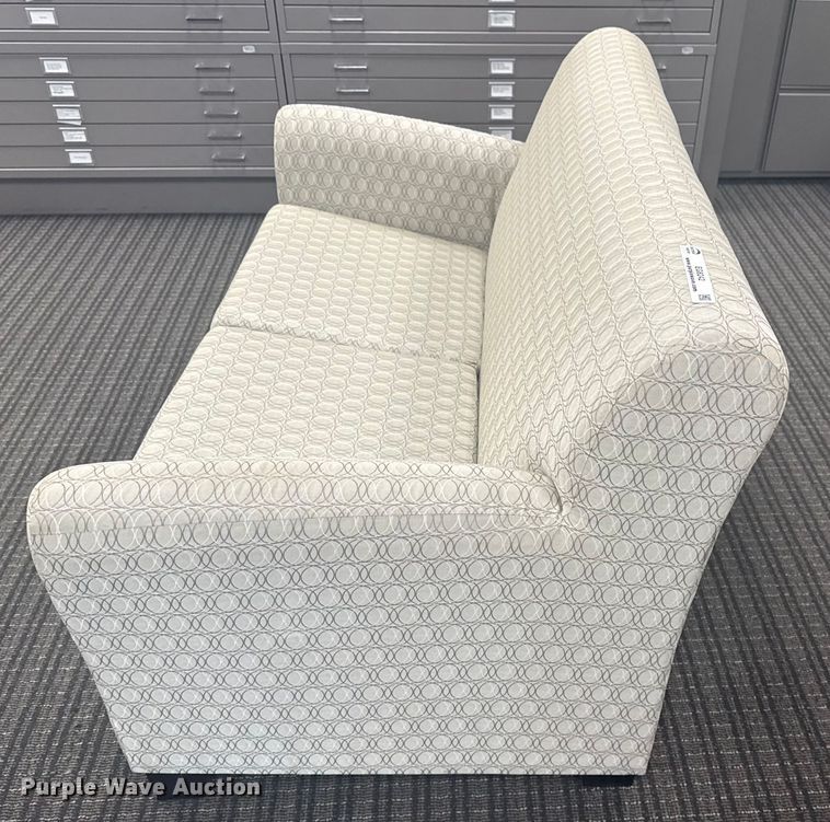 image for item EG8242 Couch