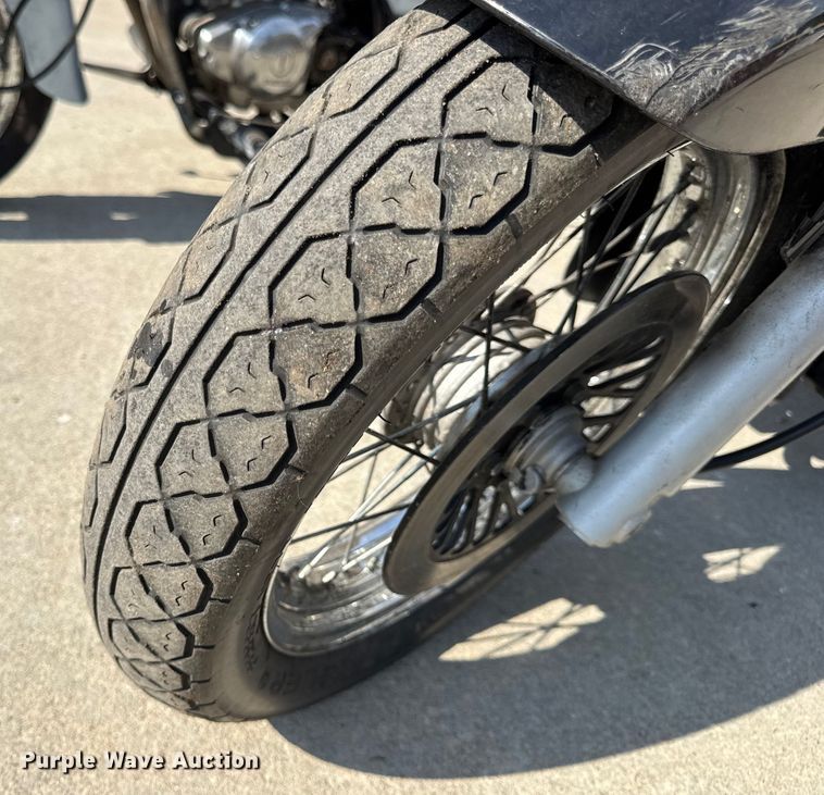 image for item EH7482 (2) Suzuki GZ250 motorcycles