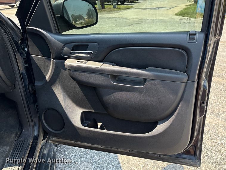 image for item EM0649 2011 Chevrolet Tahoe Police SUV