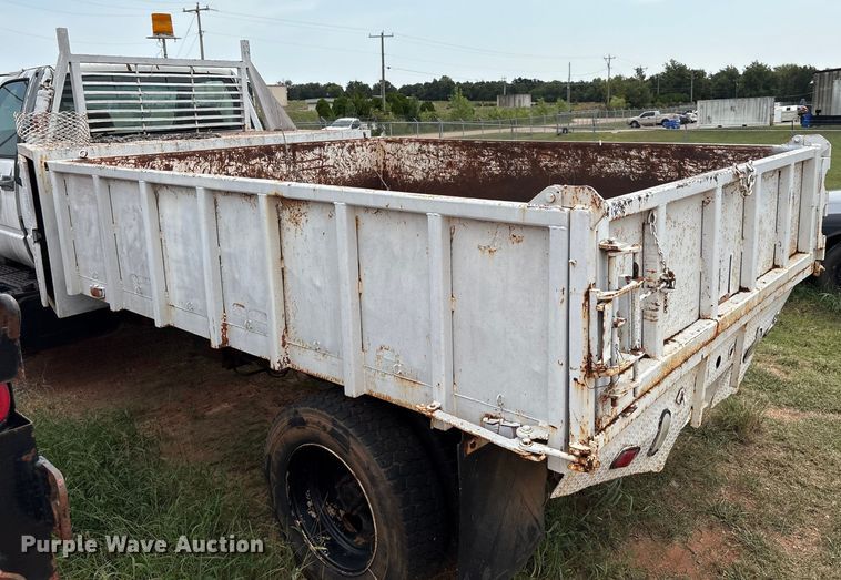 image for item EM0653 2000 GMC C6500 dump truck