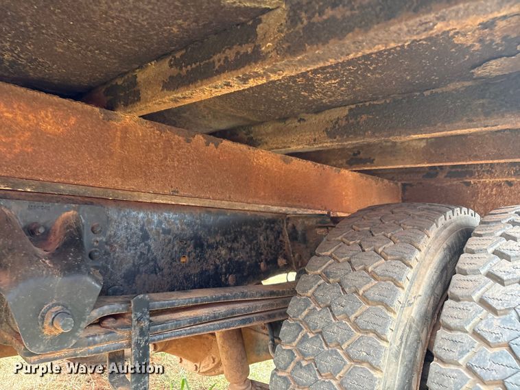 image for item EM0653 2000 GMC C6500 dump truck