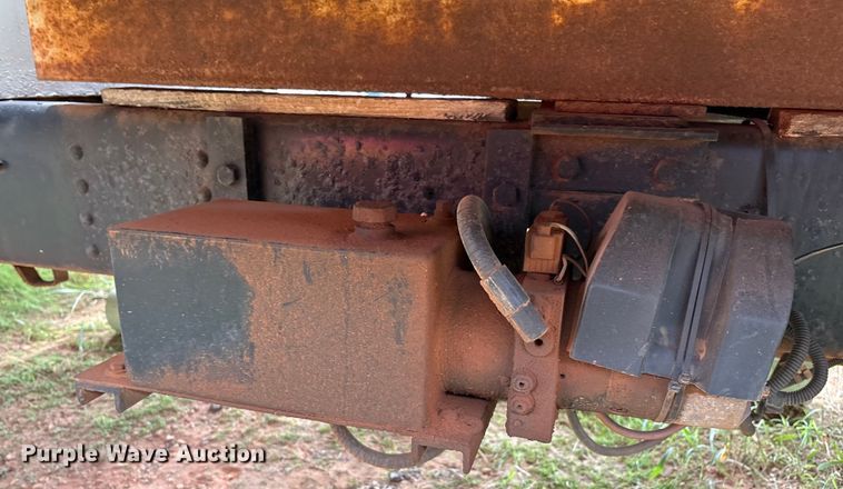 image for item EM0653 2000 GMC C6500 dump truck