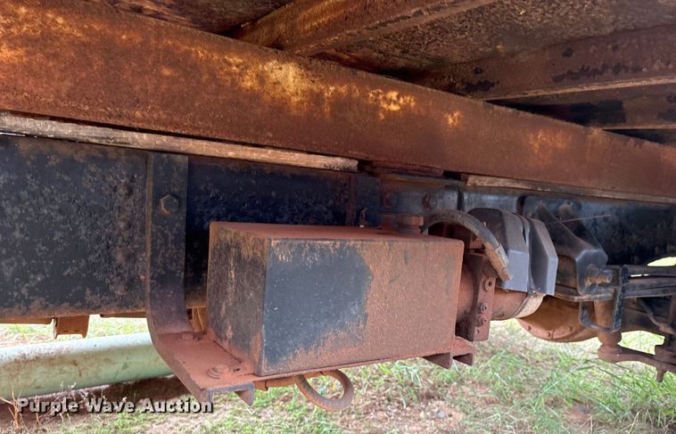 image for item EM0653 2000 GMC C6500 dump truck