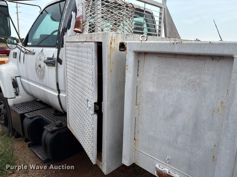 image for item EM0653 2000 GMC C6500 dump truck