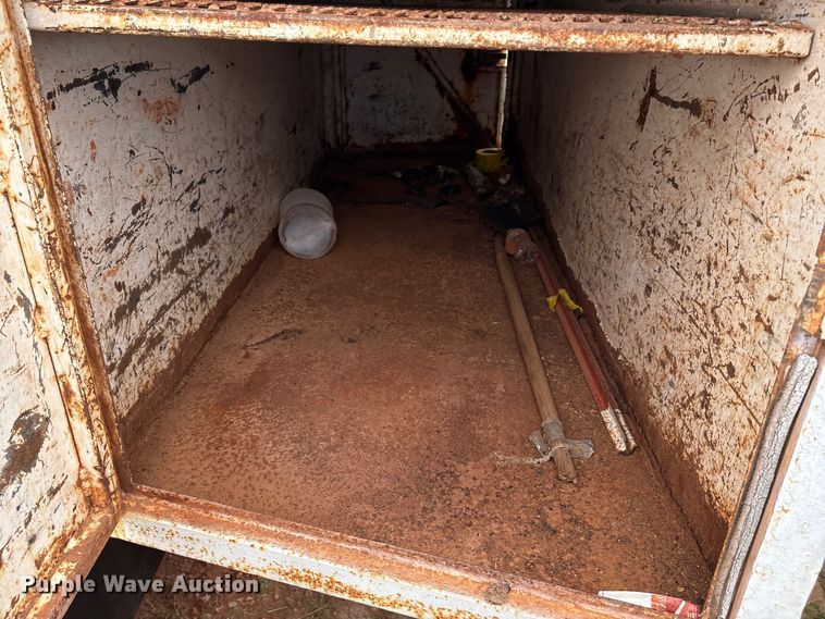 image for item EM0653 2000 GMC C6500 dump truck