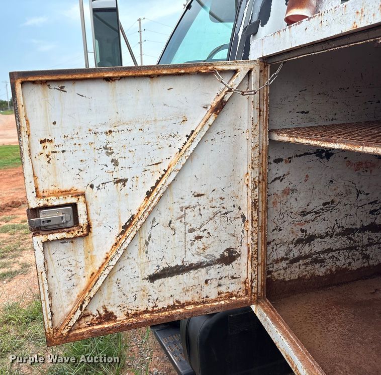 image for item EM0653 2000 GMC C6500 dump truck