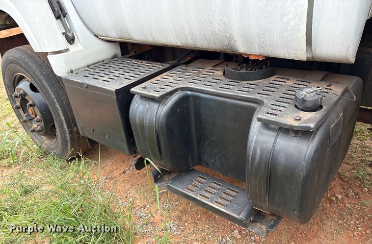 image for item EM0653 2000 GMC C6500 dump truck