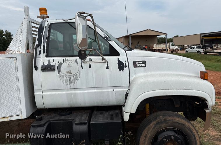 image for item EM0653 2000 GMC C6500 dump truck