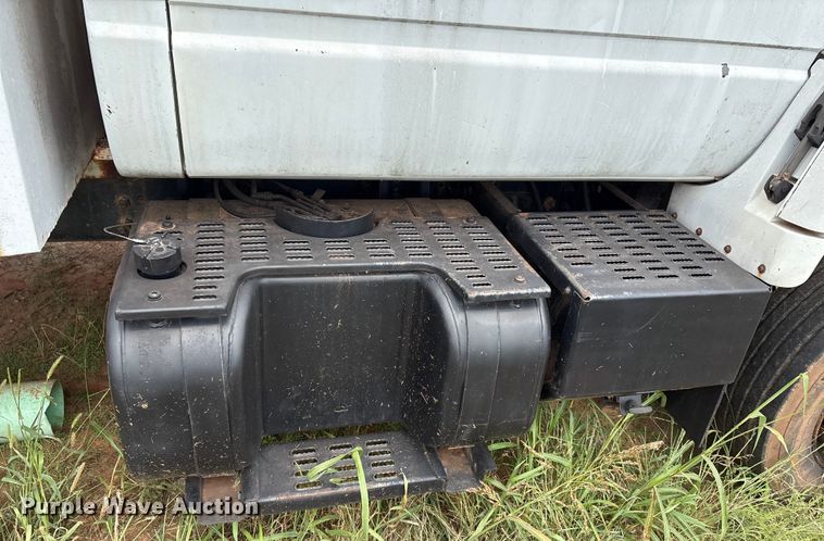 image for item EM0653 2000 GMC C6500 dump truck