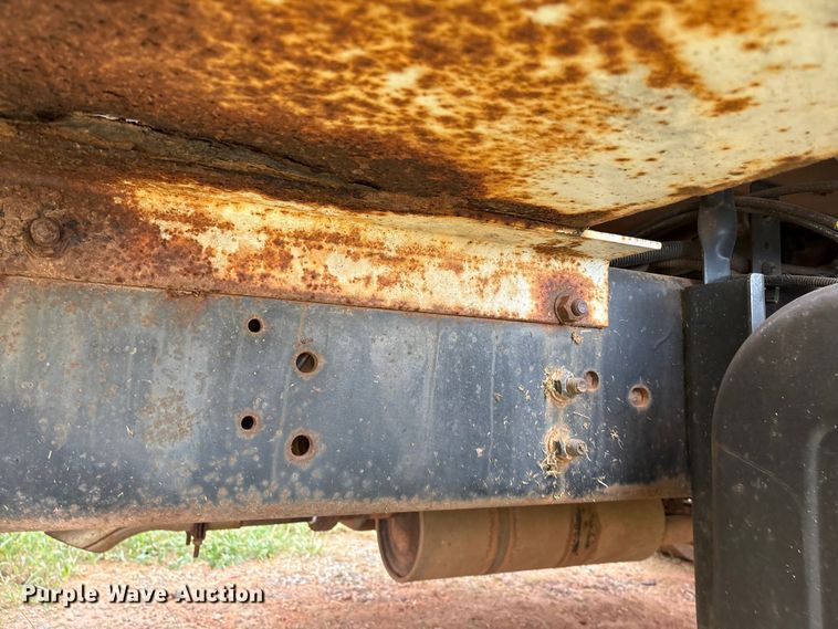 image for item EM0653 2000 GMC C6500 dump truck