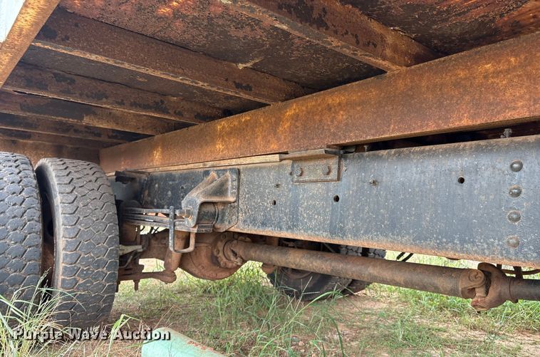 image for item EM0653 2000 GMC C6500 dump truck