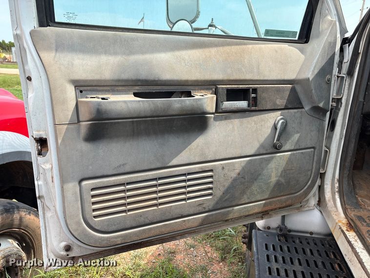 image for item EM0653 2000 GMC C6500 dump truck