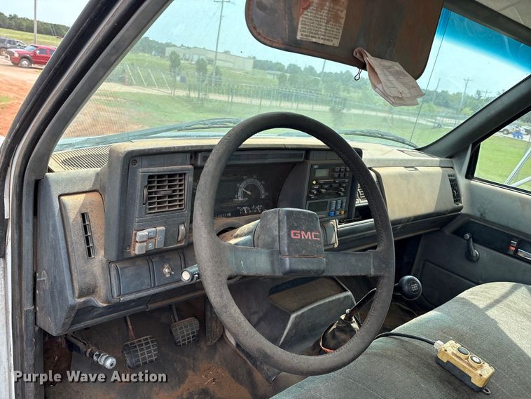 image for item EM0653 2000 GMC C6500 dump truck