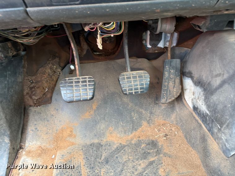 image for item EM0653 2000 GMC C6500 dump truck