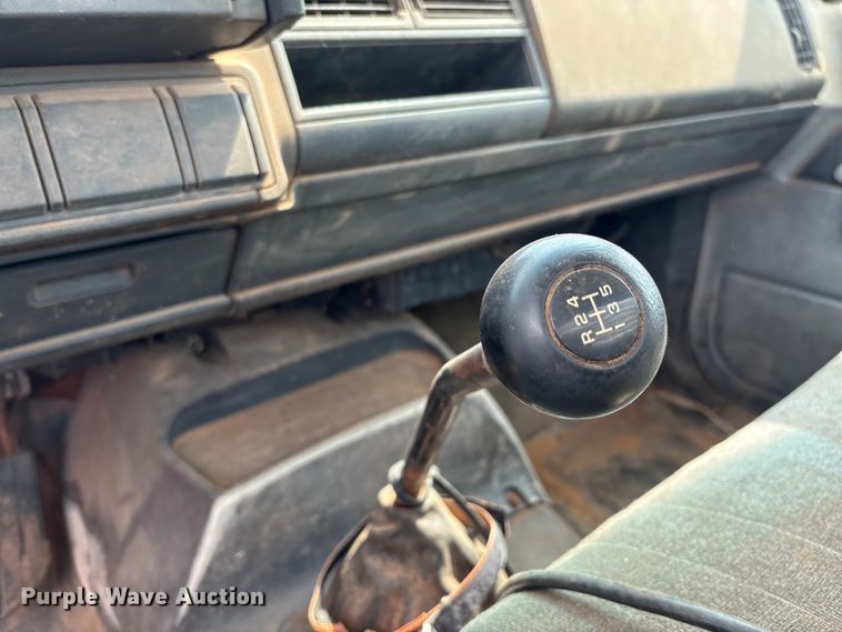 image for item EM0653 2000 GMC C6500 dump truck