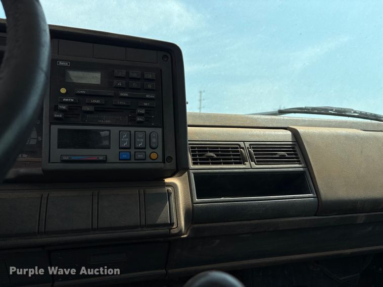 image for item EM0653 2000 GMC C6500 dump truck